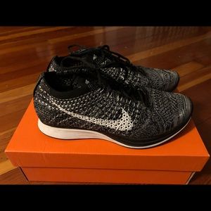 Mens 6/ Women 7.5 Nike Flyknit racer.